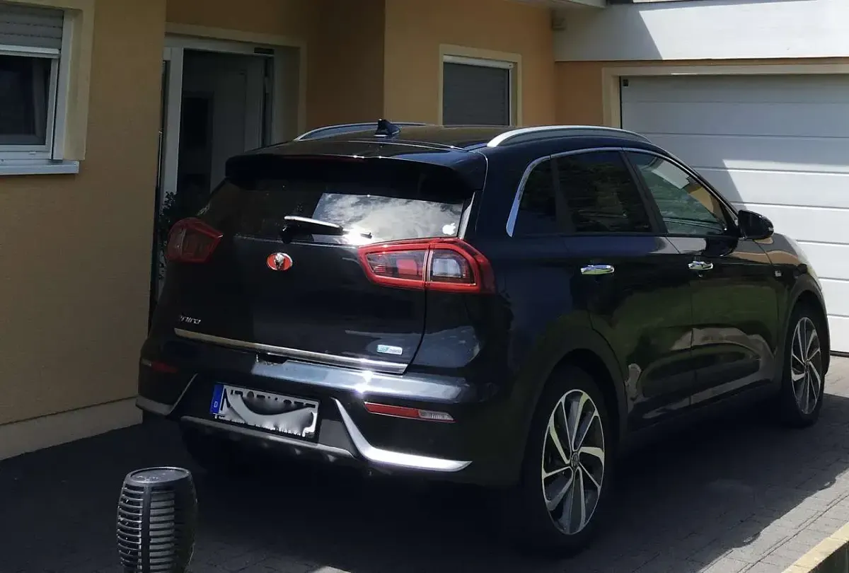 Gebraucht Kia Niro 105 PS (77 kW) 2019 Blau SUV