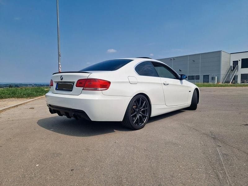 Weiß Gebraucht 2007 BMW 335 Sport Line Coupé | 11.900 € (Superpreis) - Bild 1/4