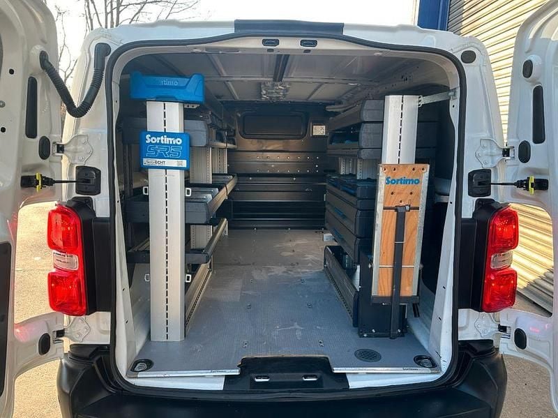 Weiß Gebraucht 2021 Opel Vivaro Edition Van / Kleinbus | 18.900 € (Fairer Preis) - Bild 1/4