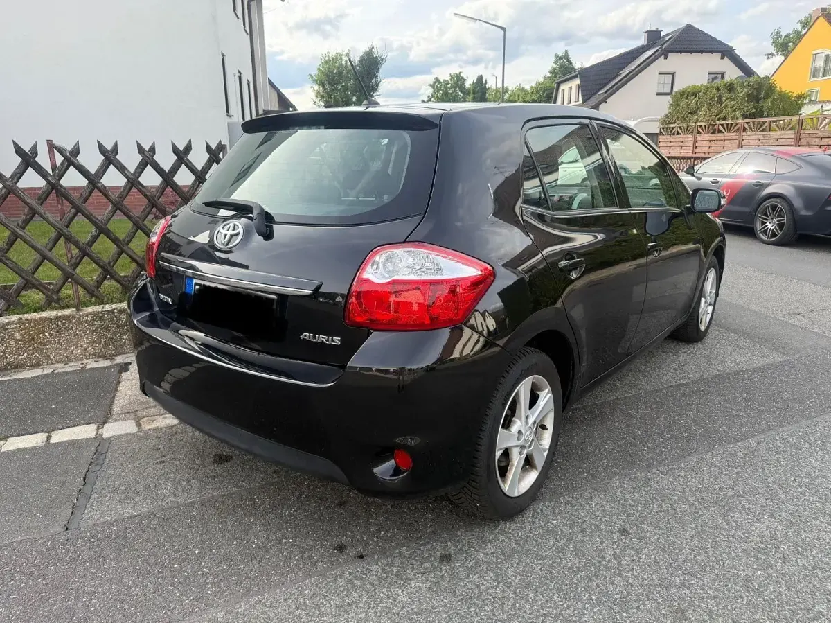 Gebraucht Toyota Auris Executive 132 PS (97 kW) 2012 Schwarz Limousine