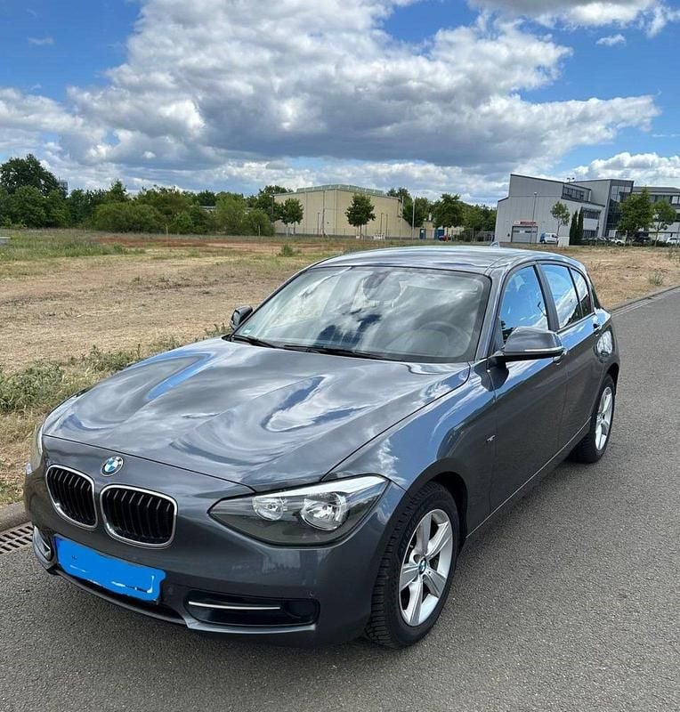 Grau Gebraucht 2014 BMW 120 Sport Line Kleinwagen | 10.500 € (Fairer Preis) - Bild 1/4