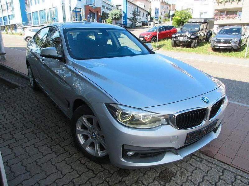 Glaciersilber Gebraucht 2017 BMW 320 Gran Turismo Advantage Limousine | 15.900 € (Fairer Preis) - Bild 1/4