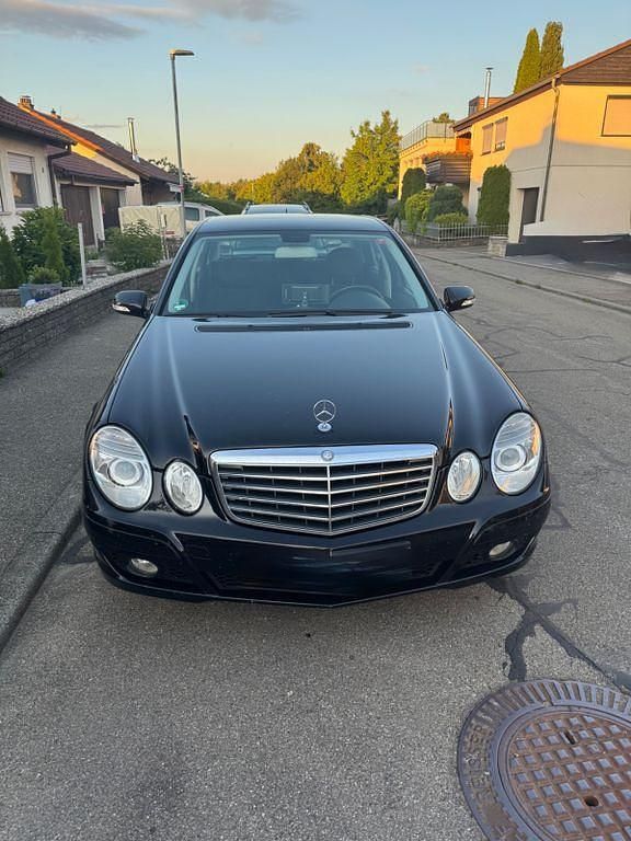 Schwarz Gebraucht 2008 Mercedes E200 Limousine | 10.490 € (Teuer) - Bild 1/4