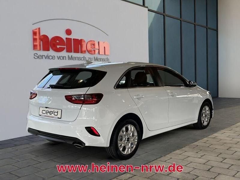 Gebraucht Kia Ceed Vision 99 PS (72 kW) 2024 Weiß Kleinwagen