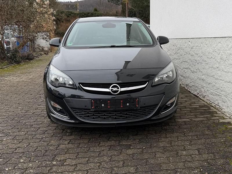 Gebraucht Opel Astra Active 140 PS (102 kW) 2013 Graphitschwarz/carbon flash/mi Limousine
