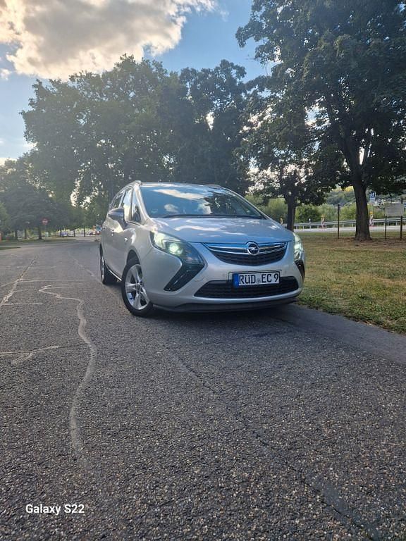 Silber Gebraucht 2014 Opel Zafira Tourer Style Van / Kleinbus | 10.299 € (Fairer Preis) - Bild 1/4