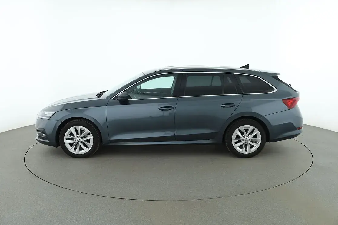 Gebraucht Skoda Octavia First Edition 150 PS (110 kW) 2020 Grau Kombi