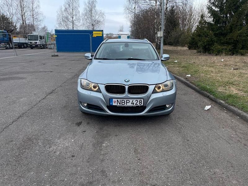 Gebraucht BMW 320 184 PS (135 kW) 2011 Blau Kombi