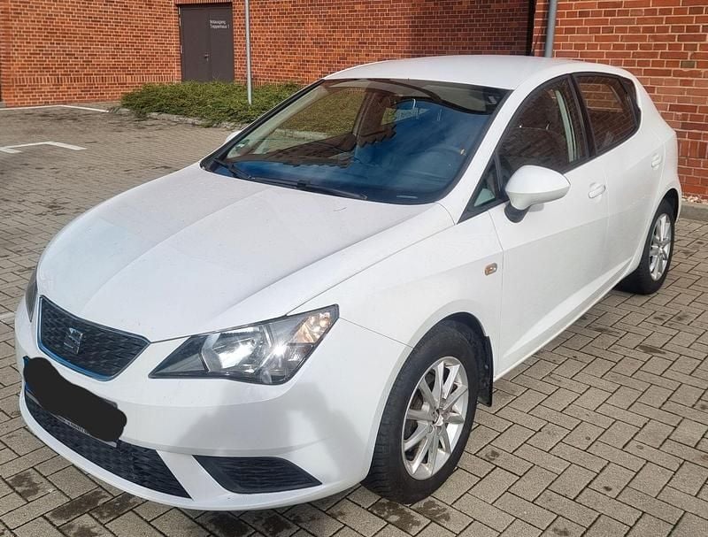 Weiß Gebraucht 2015 Seat Ibiza Kleinwagen | 5.990 € (Guter Preis) - Bild 1/4
