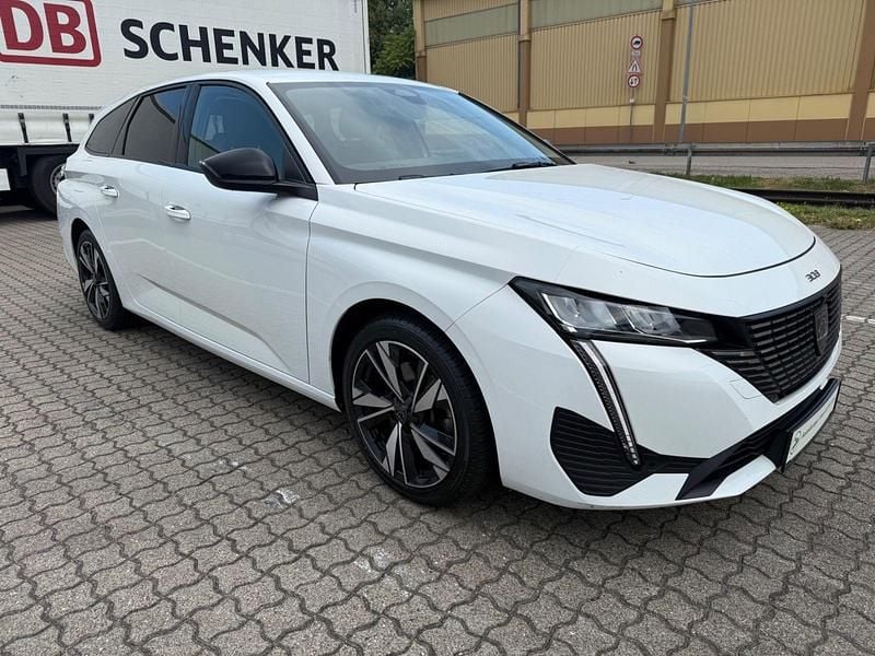 Weiß Gebraucht 2022 Peugeot 308 Allure Kombi | 15.990 € (Etwas zu teuer) - Bild 1/4