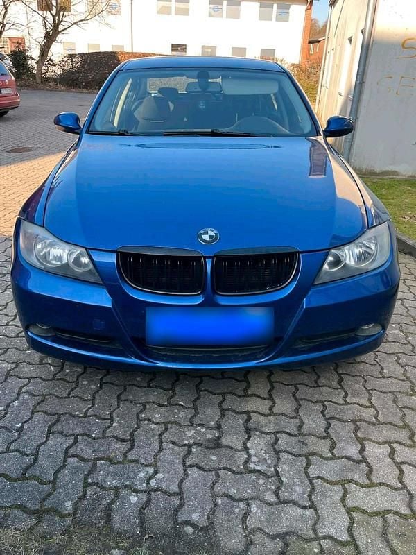 Gebraucht BMW 318 129 PS (94 kW) 2007 Blau Limousine