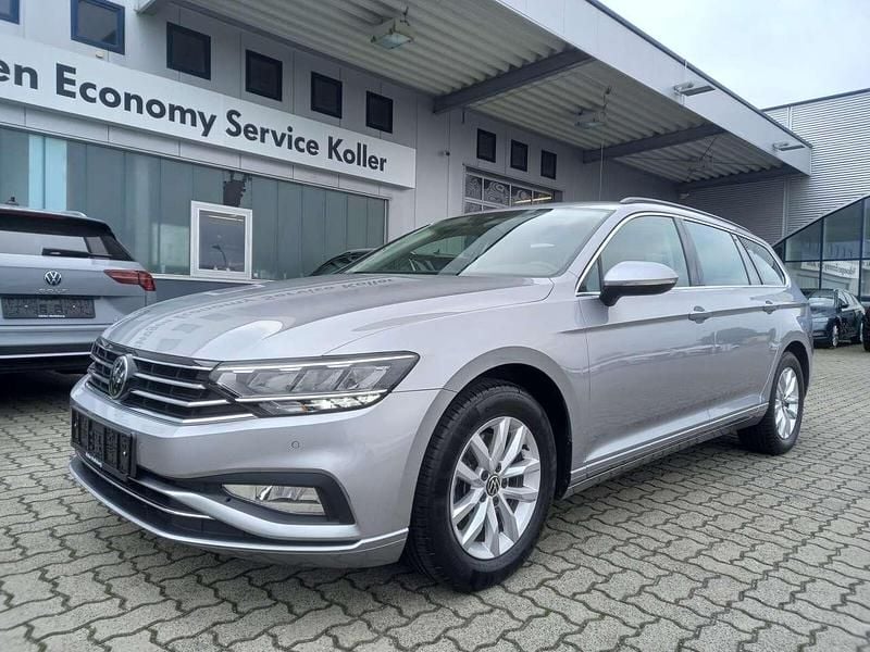 Silber Gebraucht 2023 VW Passat Business Kombi | 27.370 € (Guter Preis) - Bild 1/4