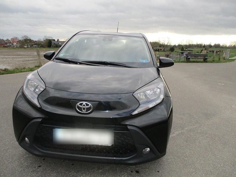 Schwarz Gebraucht 2022 Toyota Aygo X SUV | 13.150 € (Fairer Preis) - Bild 1/4
