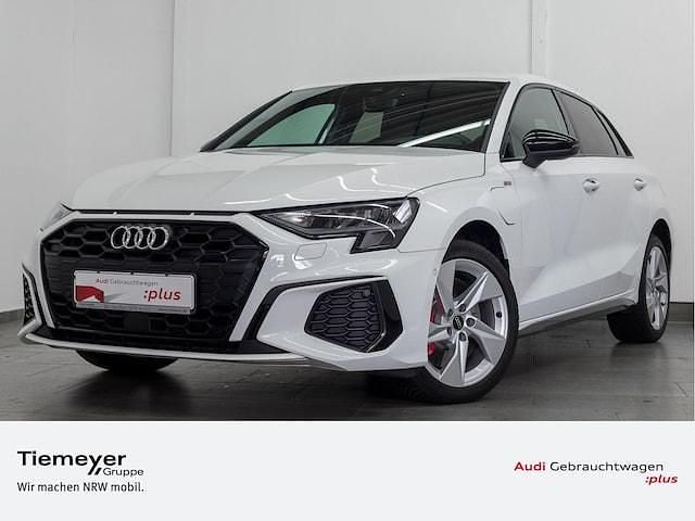 Weiß Gebraucht 2022 Audi A3 Sportback e-tron S-Line Limousine | 25.940 € (Guter Preis) - Bild 1/4