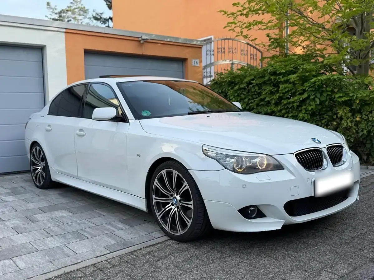 Gebraucht BMW 523 M Sport 190 PS (139 kW) 2009 Weiß Limousine