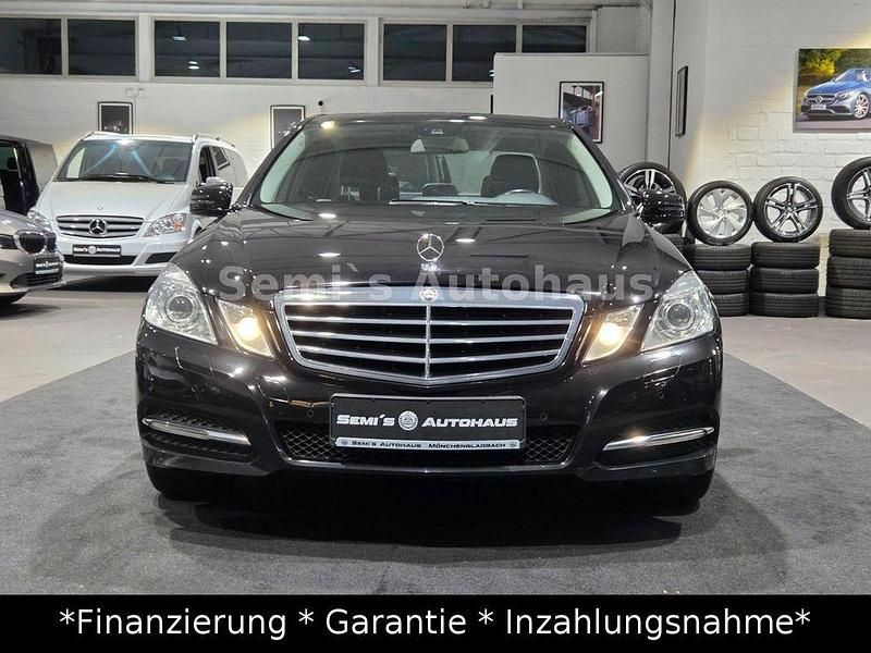 Gebraucht Mercedes E220 Avantgarde 170 PS (125 kW) 2013 Schwarz Limousine