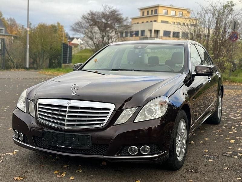 Gebraucht Mercedes E220 170 PS (125 kW) 2009 Braun Limousine