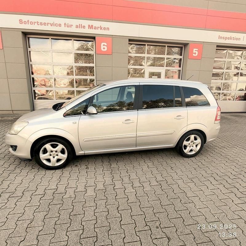 Silber Gebraucht 2008 Opel Zafira Van / Kleinbus | 3.700 € (Fairer Preis) - Bild 1/4
