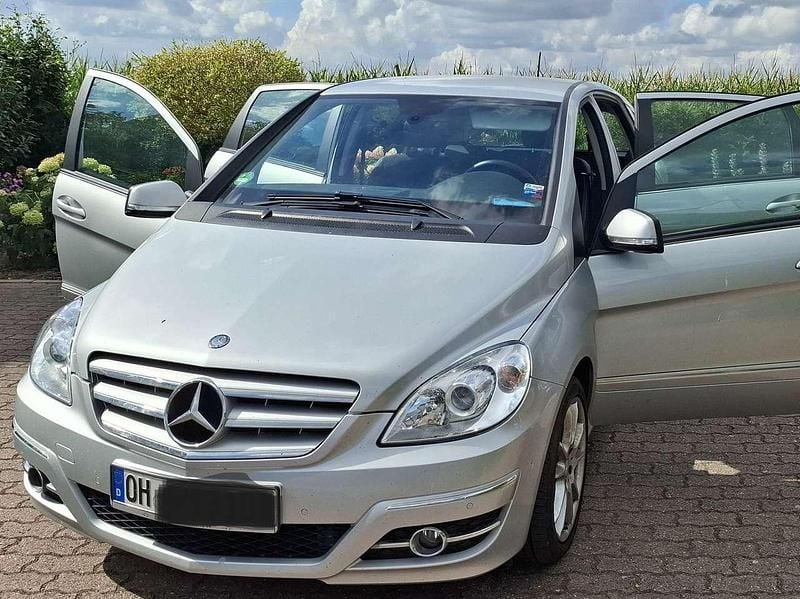 Grau Gebraucht 2010 Mercedes B180 Van / Kleinbus | 4.200 € (Superpreis) - Bild 1/4