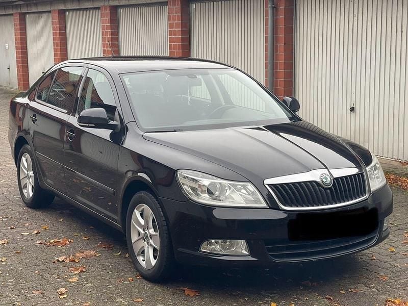 Schwarz Gebraucht 2011 Skoda Octavia Elegance Limousine | 5.500 € (Guter Preis) - Bild 1/4