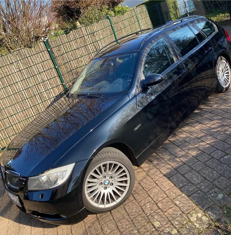 Gebraucht BMW 318 143 PS (105 kW) 2008 Schwarz Kombi