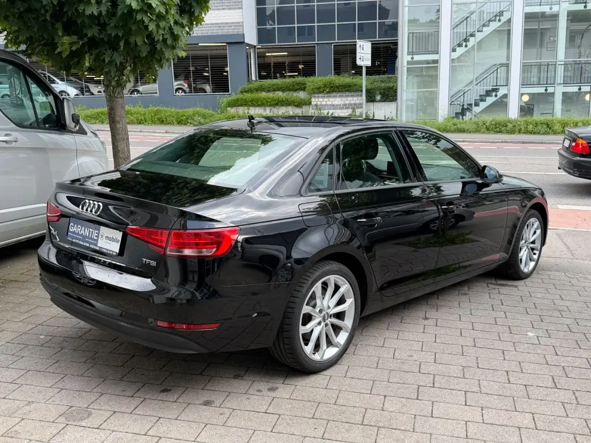 Gebraucht Audi A4 Basis 150 PS (110 kW) 2018 Schwarz Limousine