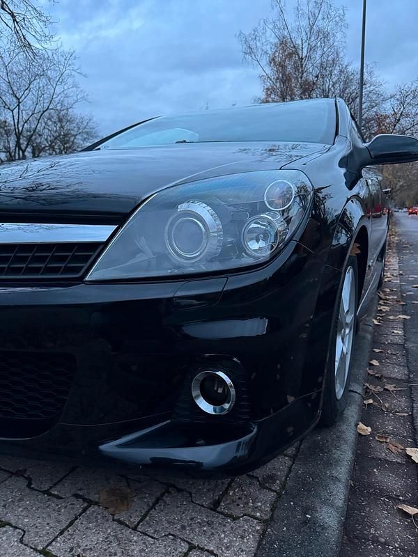 Schwarz Gebraucht 2007 Opel Astra GTC OPC Coupé | 6.900 € (Teuer) - Bild 1/4