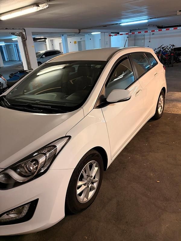 Gebraucht Hyundai i30 110 PS (80 kW) 2013 Weiß Kombi
