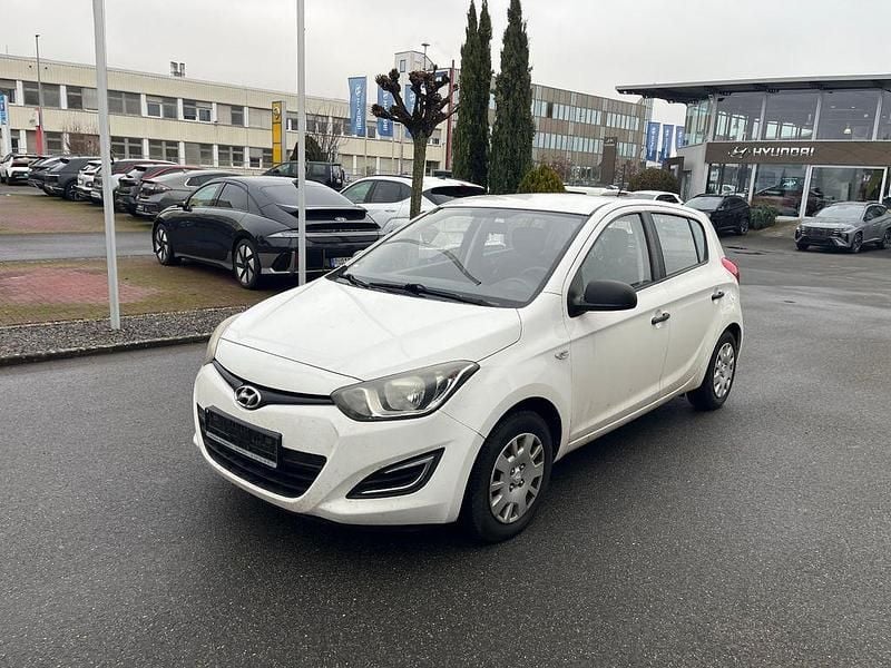 Weiß Gebraucht 2014 Hyundai i20 Edition Limousine | 4.300 € (Fairer Preis) - Bild 1/4