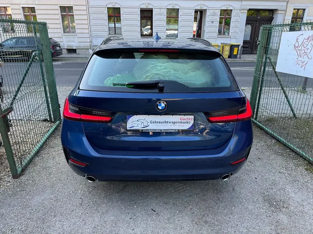 Gebraucht BMW 320 Sport Line 190 PS (139 kW) 2022 Blau Kombi