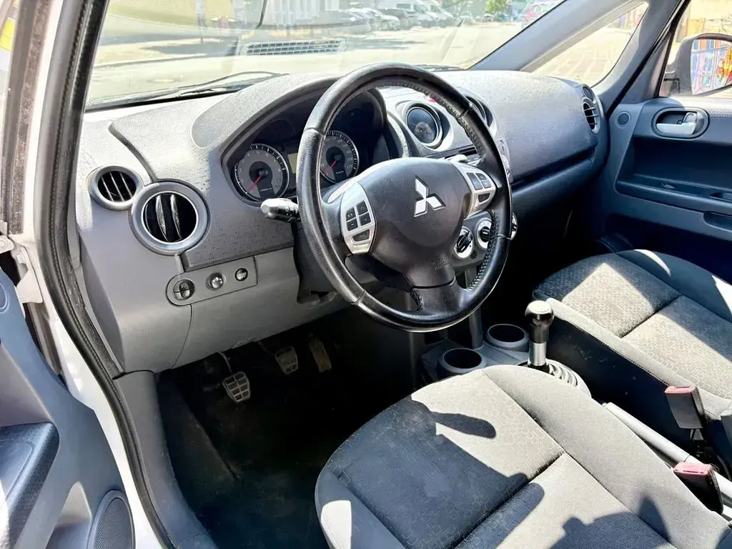 Gebraucht Mitsubishi Colt Edition 95 PS (69 kW) 2013 Weiß Limousine