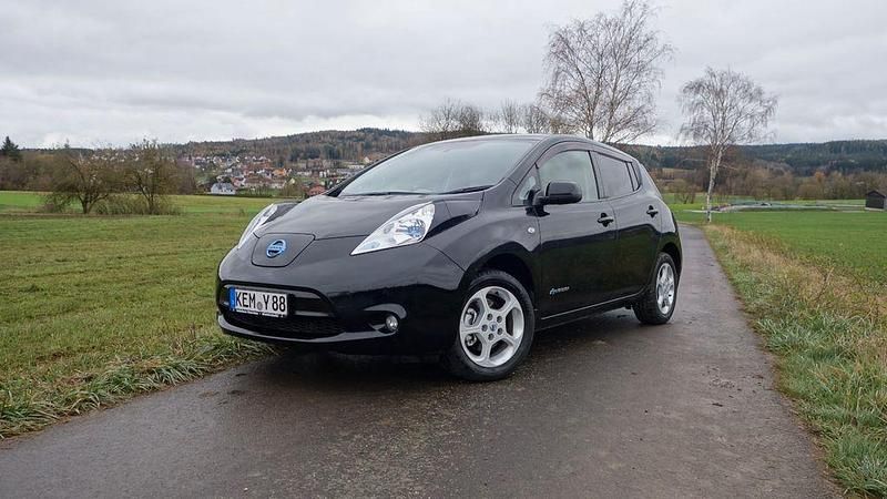 Gebraucht Nissan Leaf Visia 80 kW (109 PS) 2011 Schwarz Kleinwagen
