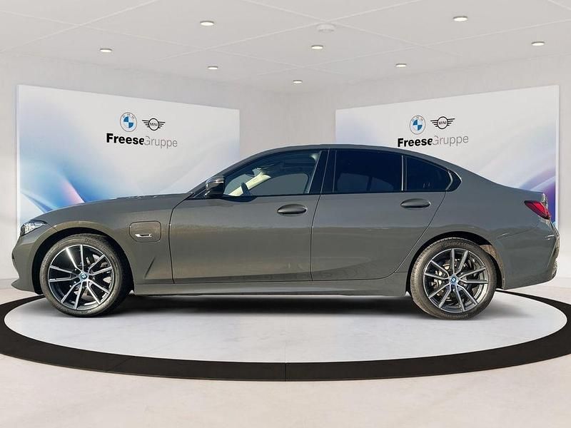 Gebraucht BMW 330e Shadowline 292 PS (214 kW) 2022 Grau Limousine