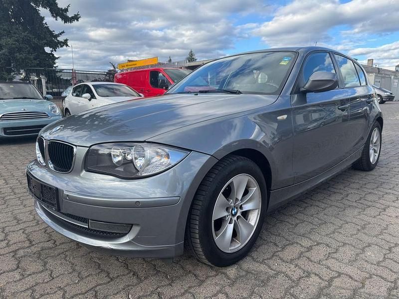 Grau Gebraucht 2010 BMW 116 Kleinwagen | 2.590 € (Fairer Preis) - Bild 1/4
