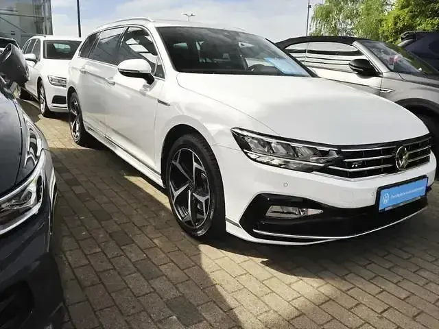 Gebraucht VW Passat R-line 150 PS (110 kW) 2024 Weiß Kombi
