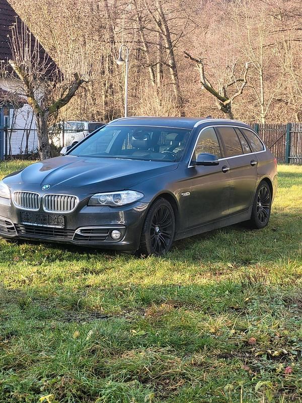 Grau Gebraucht 2013 BMW 520 Kombi | 11.800 € (Fairer Preis) - Bild 1/4