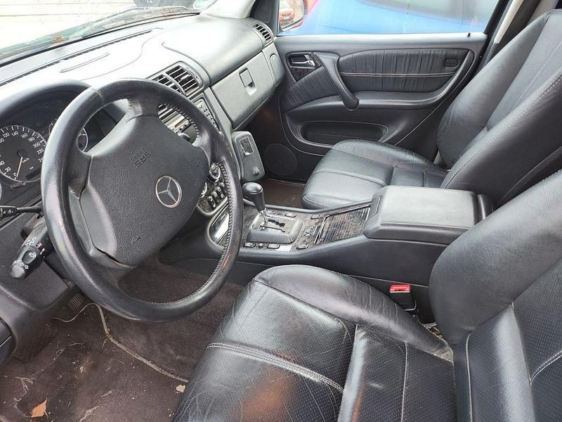 Gebraucht Mercedes ML270 163 PS (119 kW) 2003 Schwarz SUV