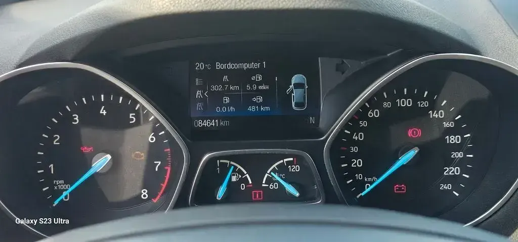 Gebraucht Ford Kuga Trend 150 PS (110 kW) 2017 Weiß SUV