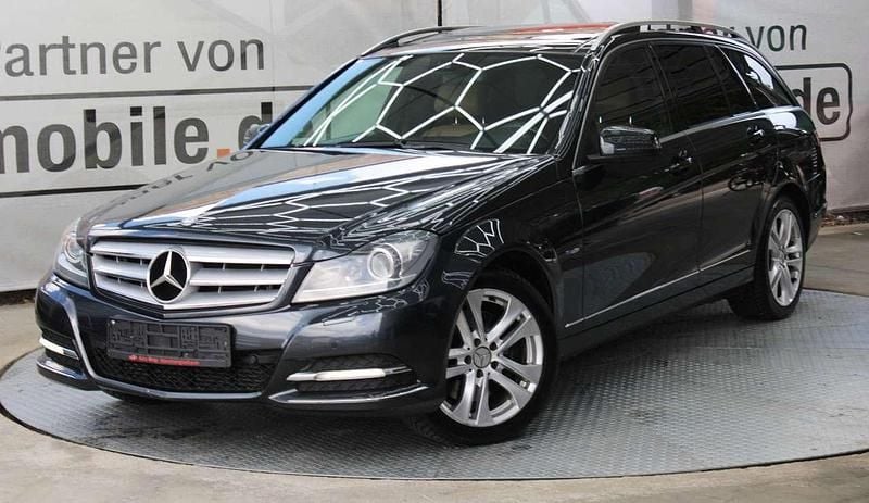 Schwarz Gebraucht 2012 Mercedes C300 Kombi | 8.550 € (Guter Preis) - Bild 1/3