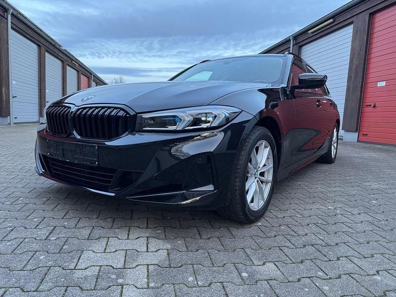 Schwarz Gebraucht 2023 BMW 318 Advantage Kombi | 25.390 € (Superpreis) - Bild 1/4