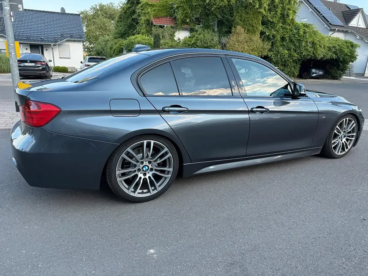 Gebraucht BMW 330 M Sport 258 PS (189 kW) 2014 Grau Limousine