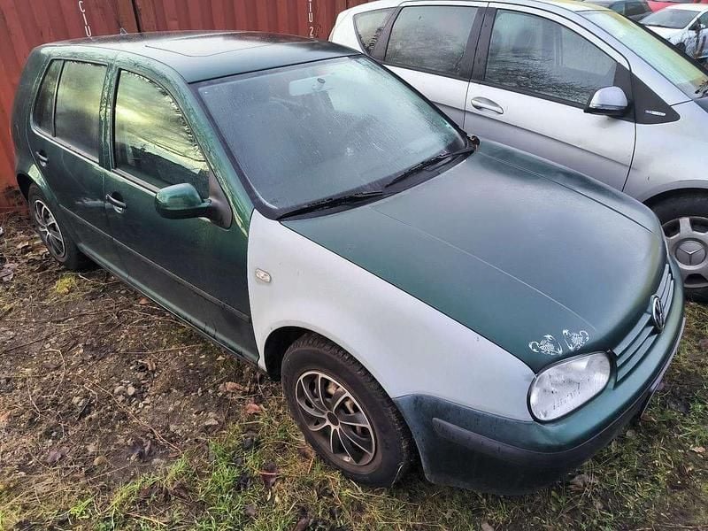 Grün Gebraucht 2000 VW Golf Basis Limousine | 500 € (Superpreis) - Bild 1/4