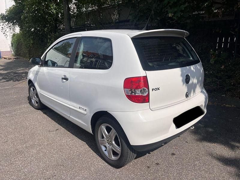 Weiß Gebraucht 2011 VW Fox Style Kleinwagen | 1.200 € (Guter Preis) - Bild 1/4