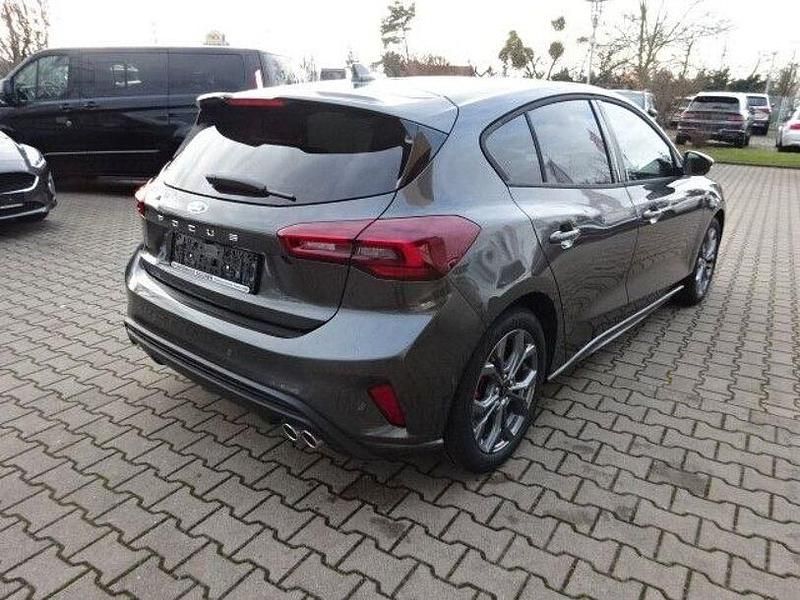 Gebraucht Ford Focus ST-Line 125 PS (91 kW) 2024 Magnetic grau metallic Limousine