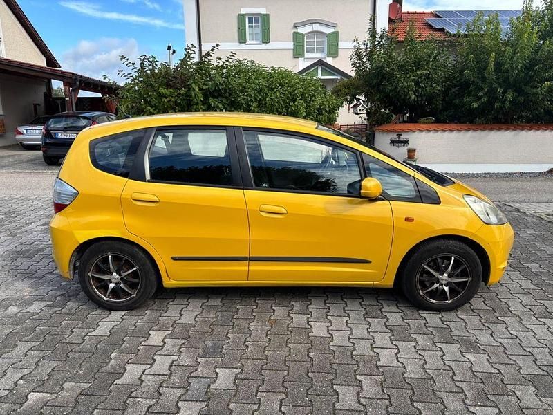 Gelb Gebraucht 2009 Honda Jazz Trend Kleinwagen | 1.390 € (Superpreis) - Bild 1/4