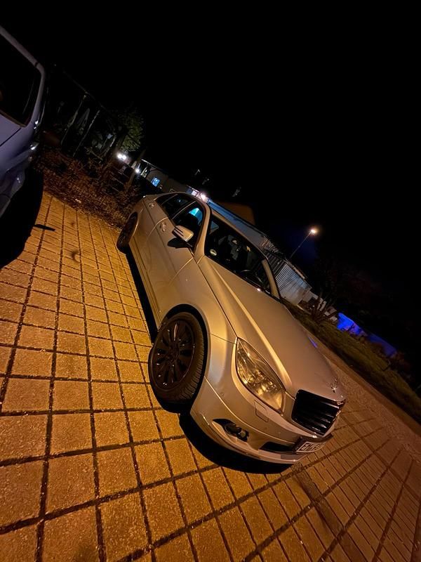 Silber Gebraucht 2009 Mercedes C350 Limousine | 5.800 € (Guter Preis) - Bild 1/4
