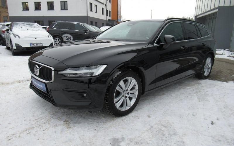 Gebraucht Volvo V60 Core 197 PS (144 kW) 2022 Schwarz Kombi