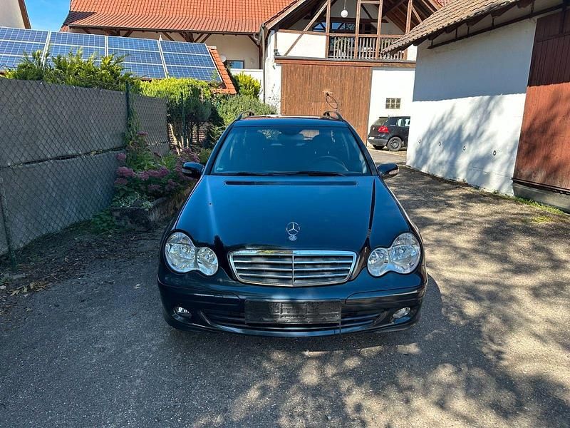 Schwarz Gebraucht 2004 Mercedes C200 Kombi | 2.750 € (Fairer Preis) - Bild 1/4