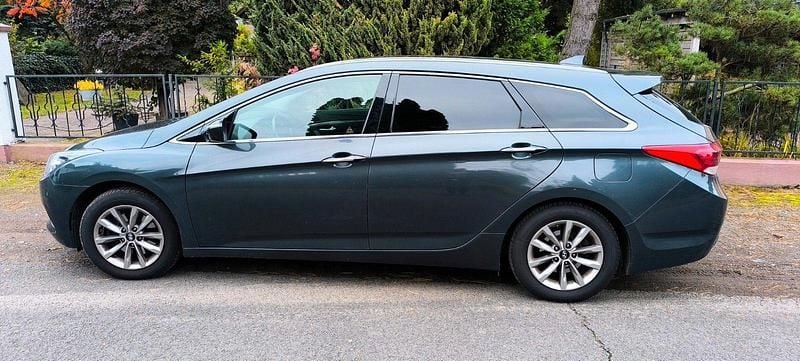 Grau Gebraucht 2015 Hyundai i40 Style Kombi | 9.500 € (Superpreis) - Bild 1/4