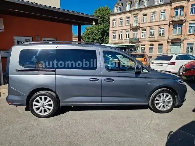 Gebraucht VW Caddy Maxi Life 122 PS (89 kW) 2022 Grau Van / Kleinbus